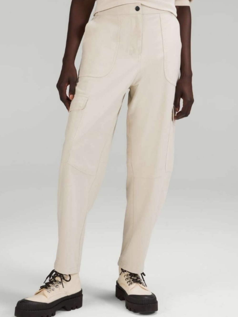 Lululemon Light Utilitech Cargo Pocket High Rise Pant Natural Ivory sz 31 barrel
